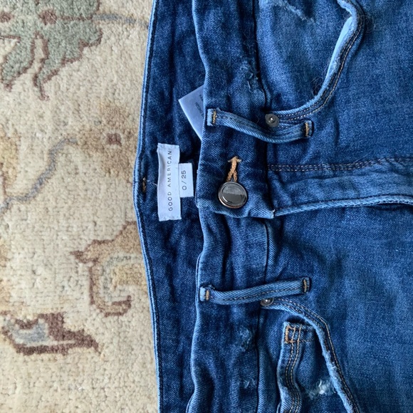 Good American Skinny Jeans with Destroyed Details - Picture 5 of 5